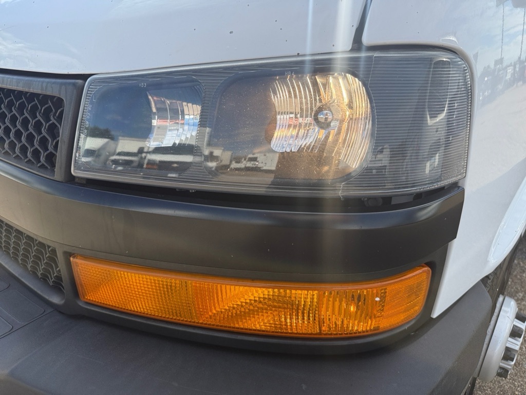 Photo 24 of this CHEVROLET EXPRESS G3500