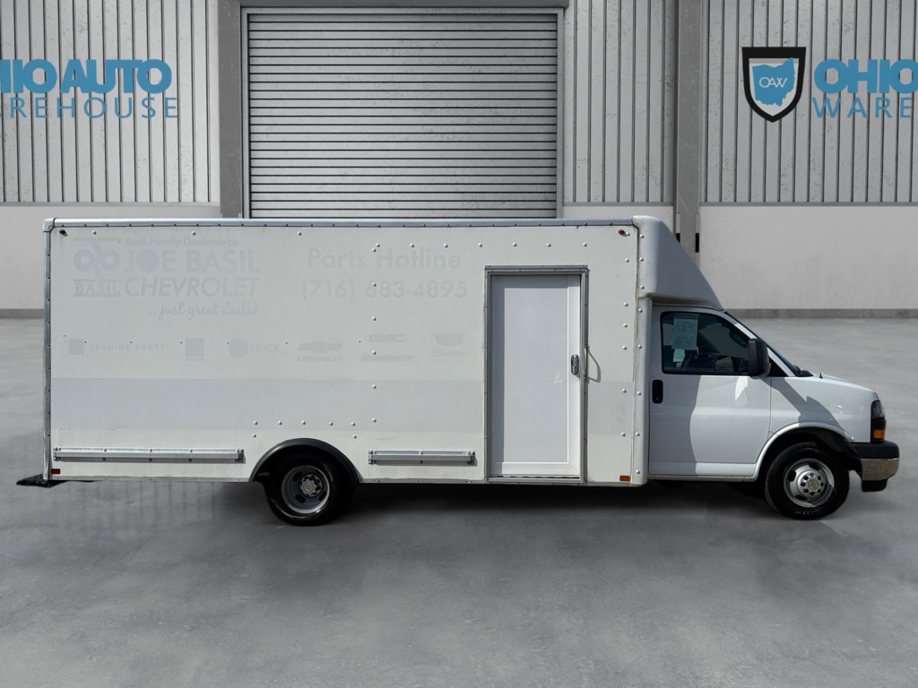 Photo 4 of this CHEVROLET EXPRESS G3500