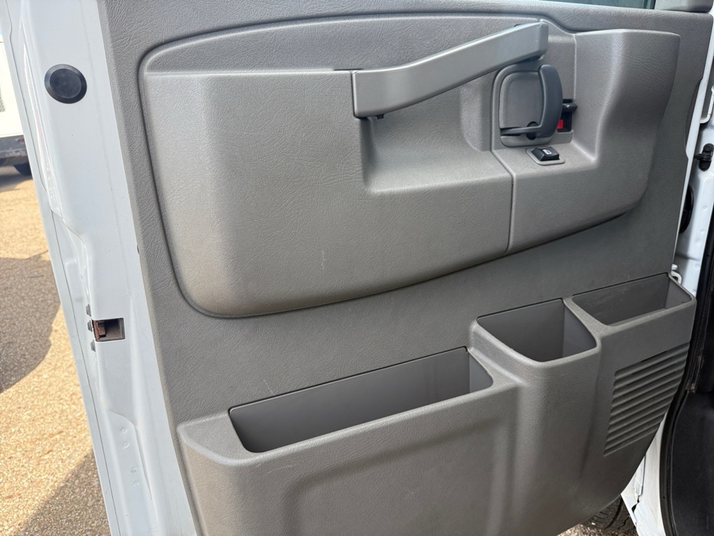 Photo 20 of this CHEVROLET EXPRESS G3500