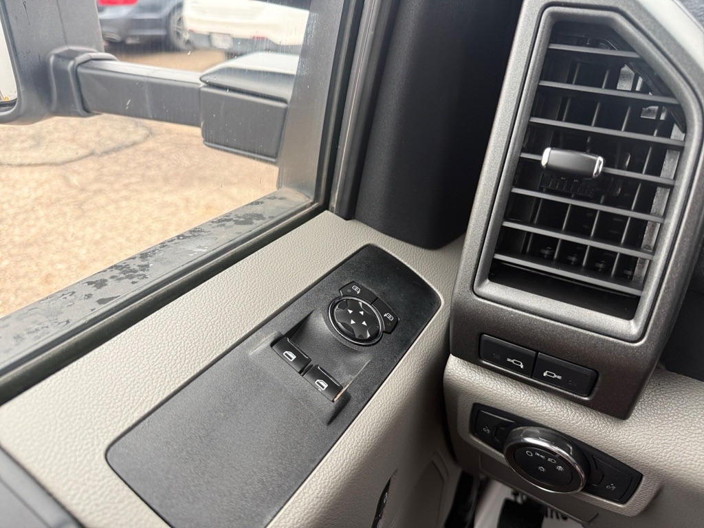 Photo 22 of this FORD F350