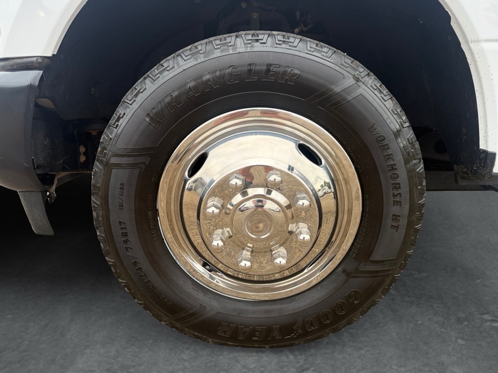 Photo 25 of this FORD F350