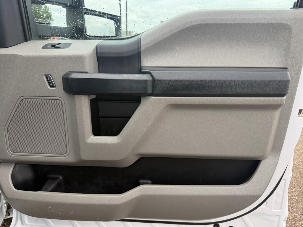 Photo 24 of this FORD F350