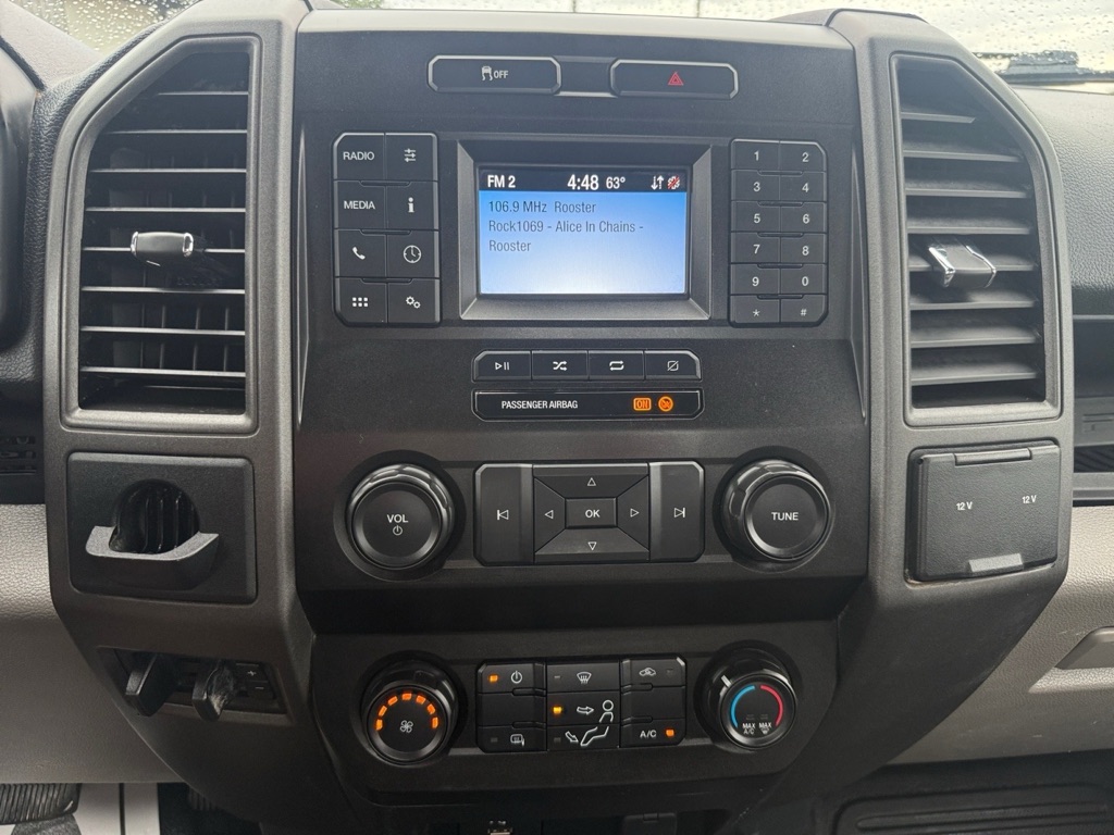 Photo 17 of this FORD F350