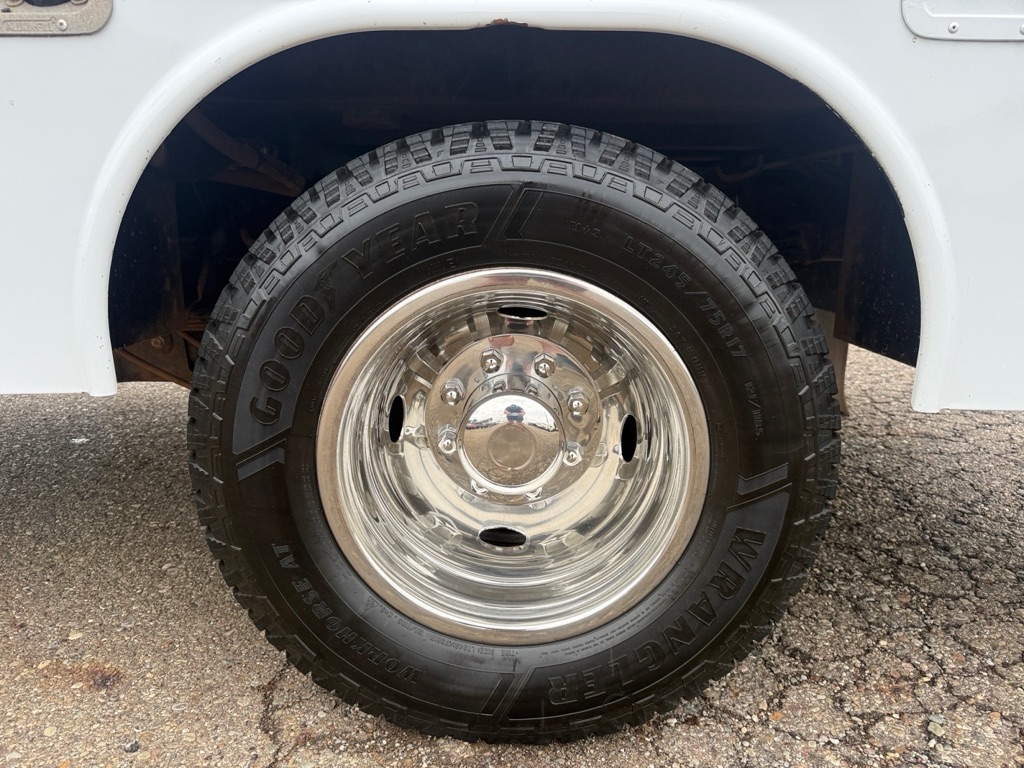 Photo 27 of this FORD F350
