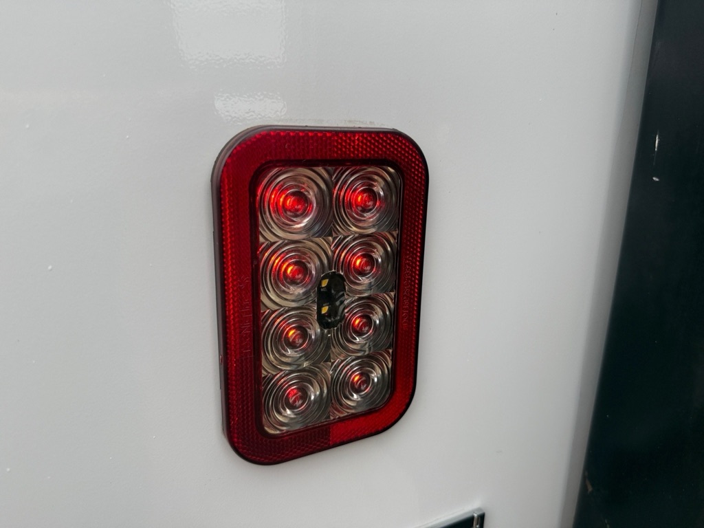 Photo 32 of this FORD F350