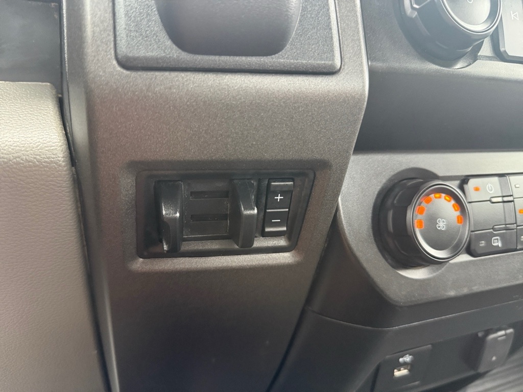 Photo 20 of this FORD F350
