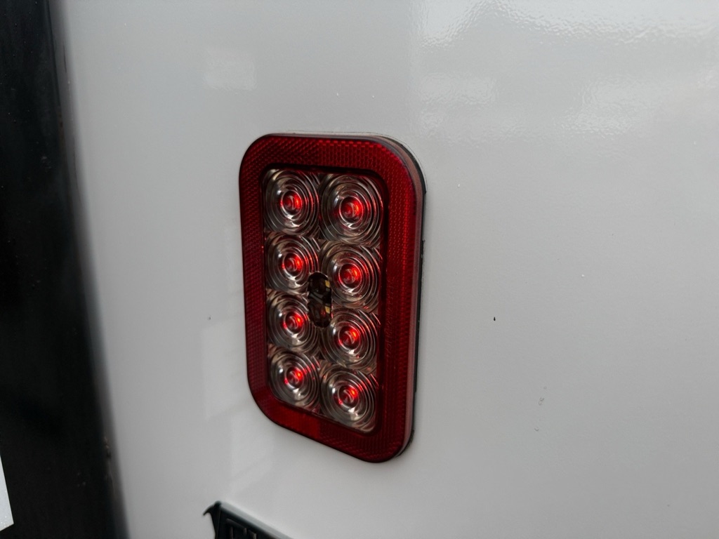 Photo 31 of this FORD F350