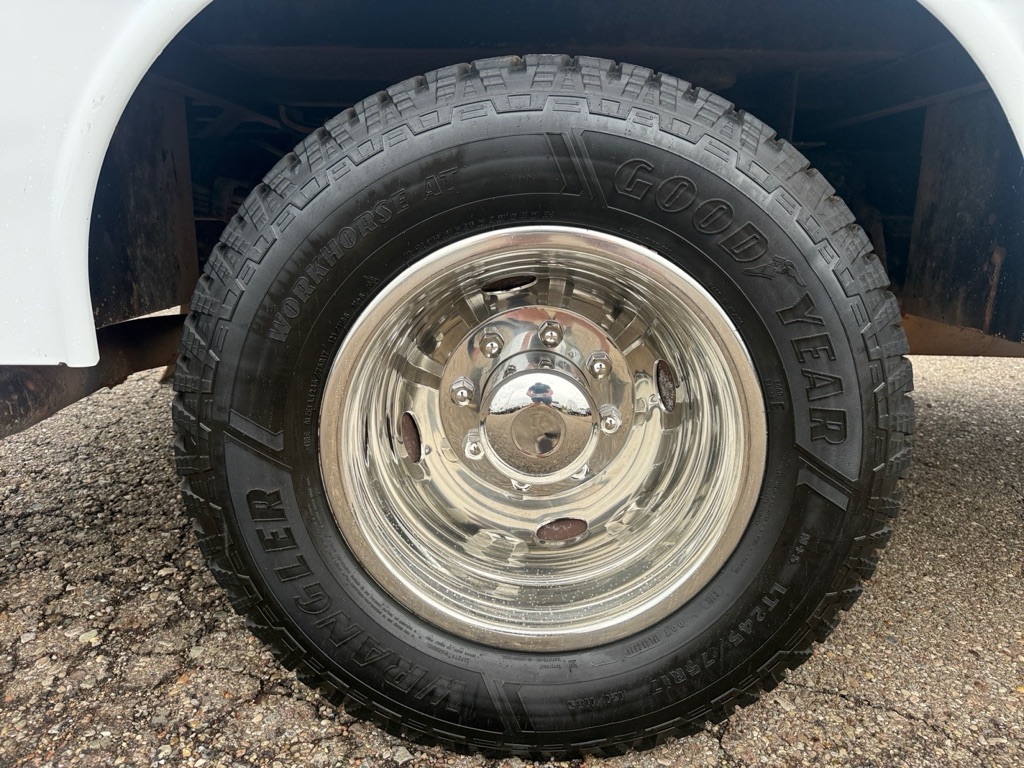 Photo 26 of this FORD F350