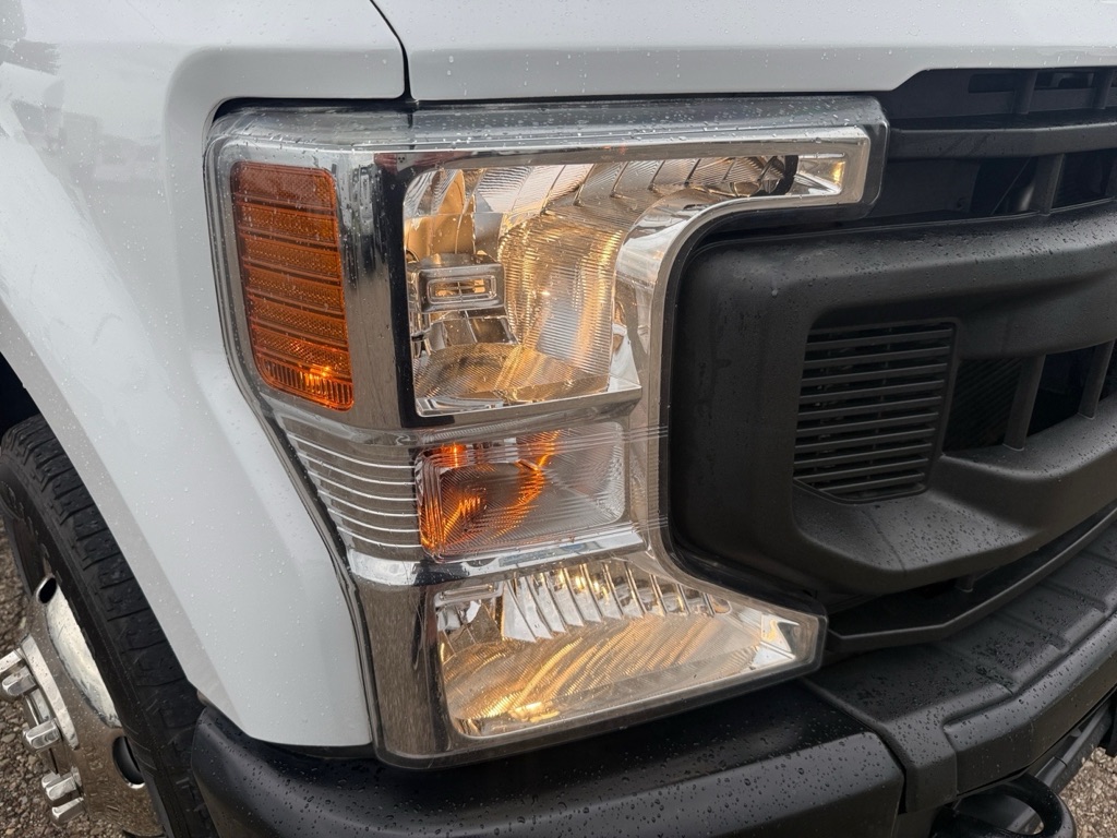 Photo 30 of this FORD F350