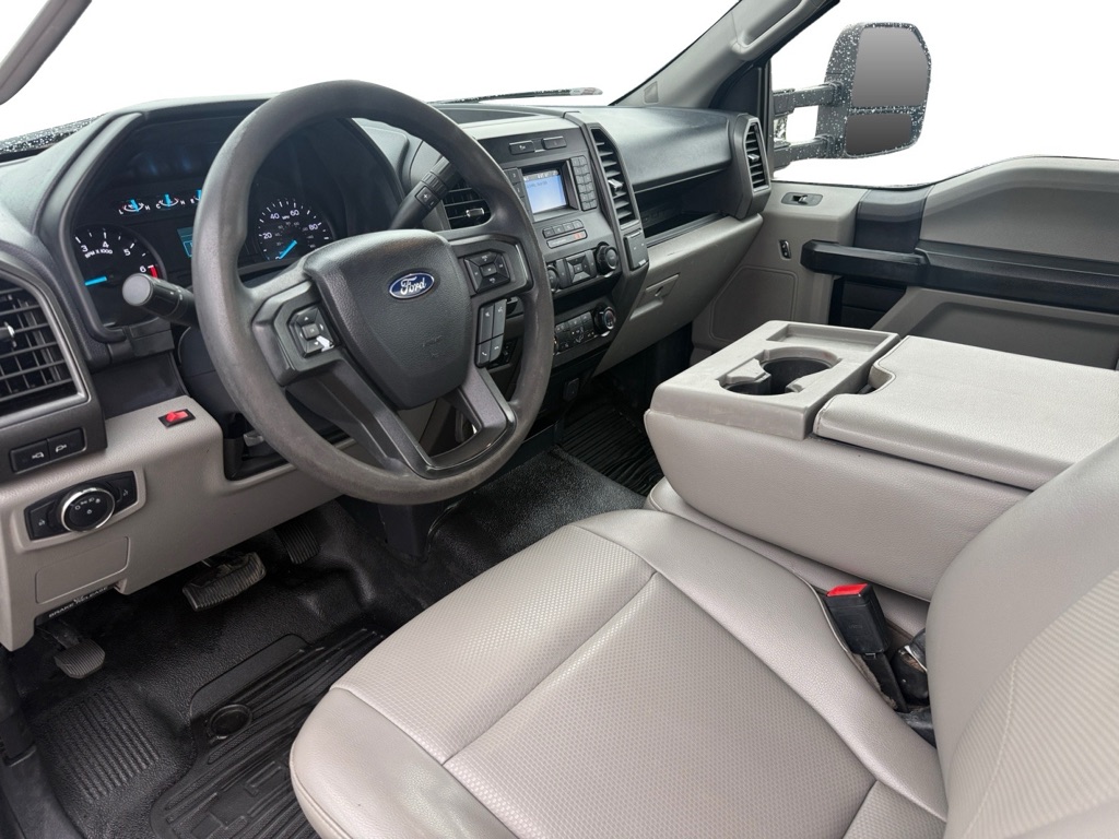 Photo 12 of this FORD F350
