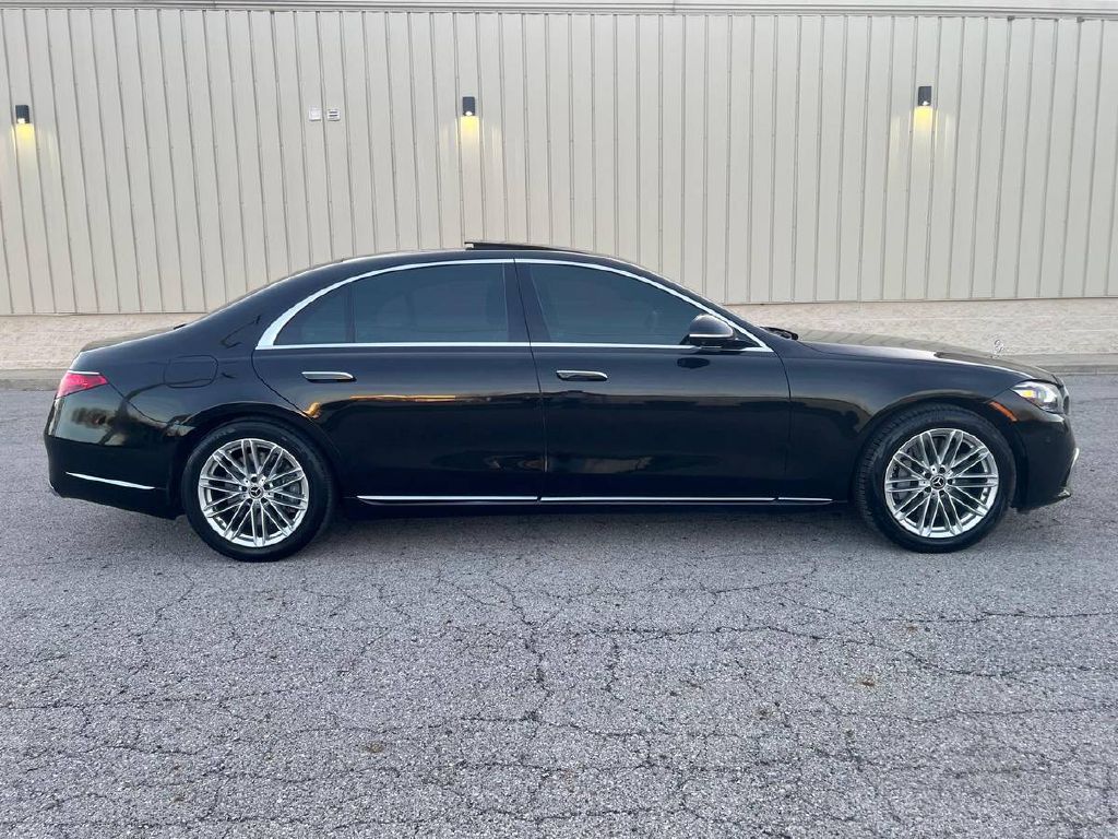Photo 8 of this MERCEDES-BENZ S-CLASS