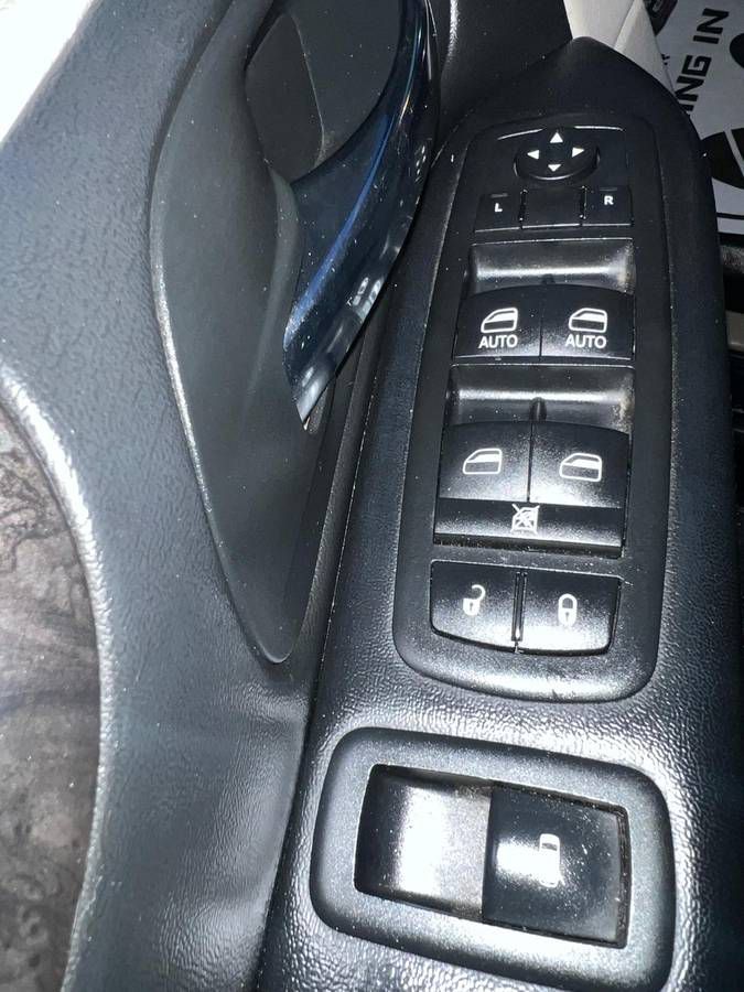 Photo 9 of this MERCEDES-BENZ S-CLASS