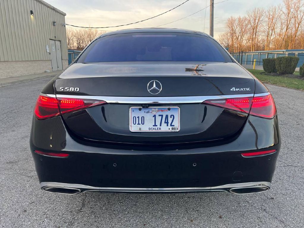 Photo 2 of this MERCEDES-BENZ S-CLASS