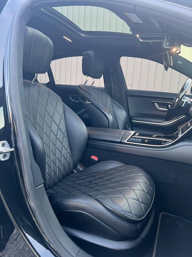 Photo 15 of this MERCEDES-BENZ S-CLASS
