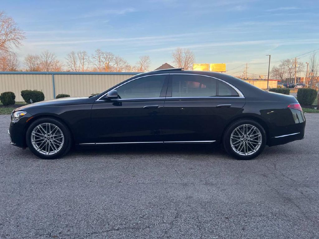 Photo 3 of this MERCEDES-BENZ S-CLASS
