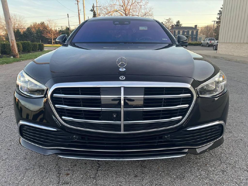 Photo 4 of this MERCEDES-BENZ S-CLASS
