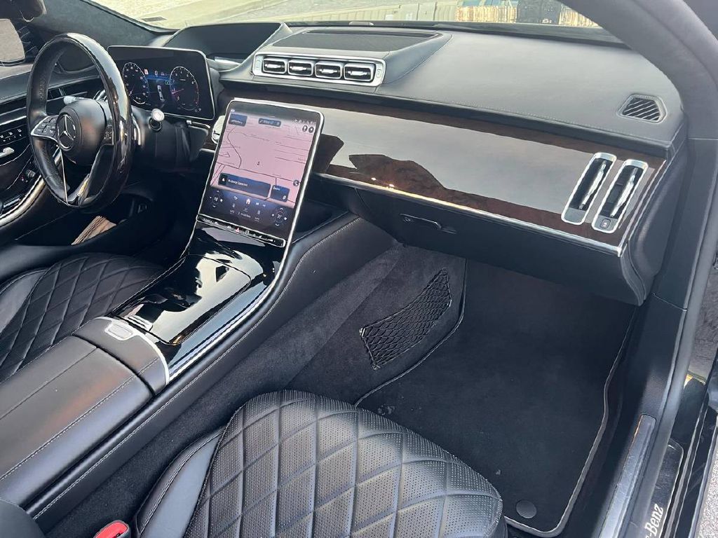 Photo 24 of this MERCEDES-BENZ S-CLASS