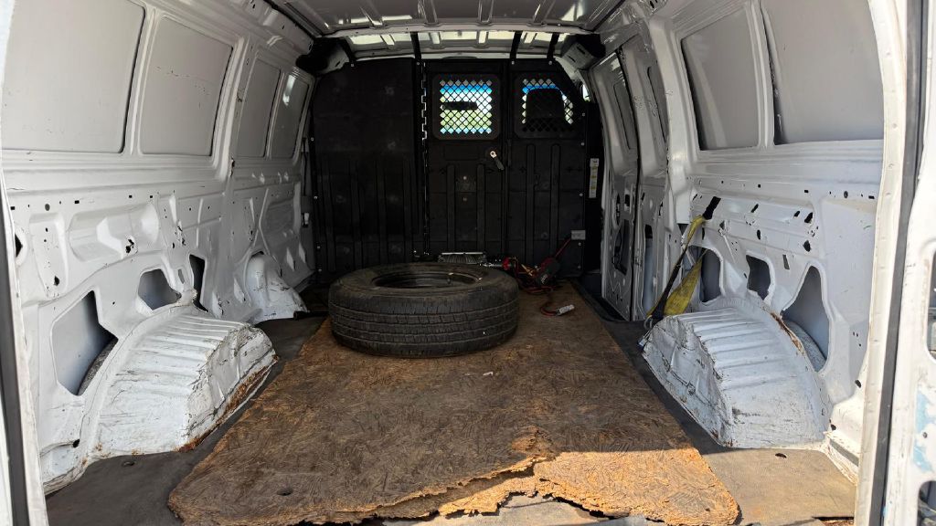 Photo 11 of this FORD ECONOLINE