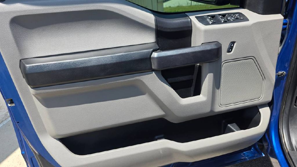 Photo 19 of this FORD F150 XL