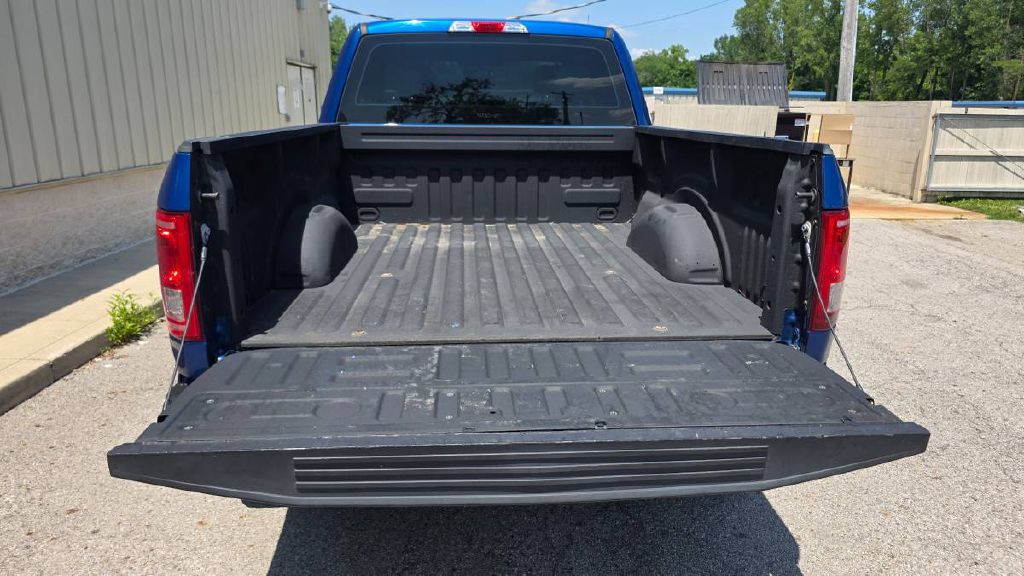 Photo 22 of this FORD F150 XL