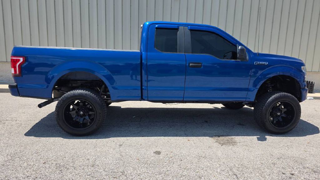 Photo 4 of this FORD F150 XL