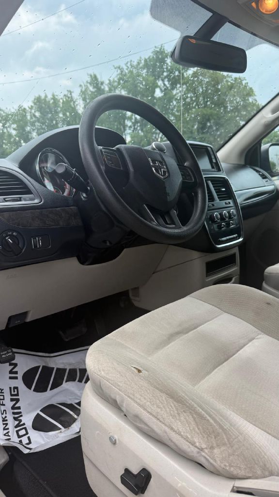 Photo 10 of this DODGE GRAND CARAVAN