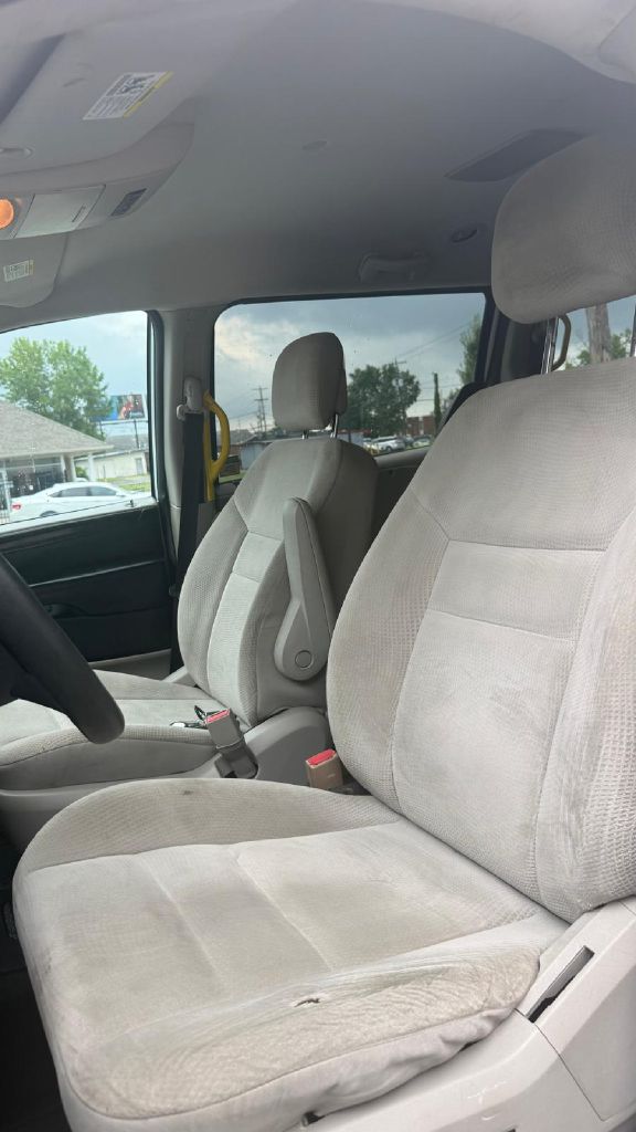 Photo 11 of this DODGE GRAND CARAVAN
