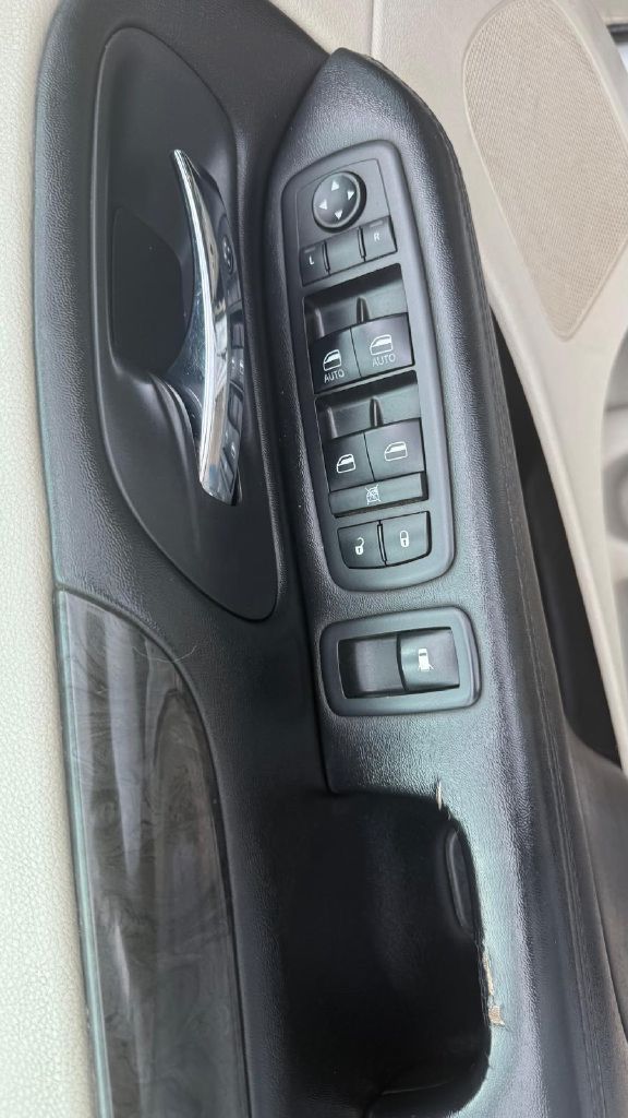 Photo 12 of this DODGE GRAND CARAVAN