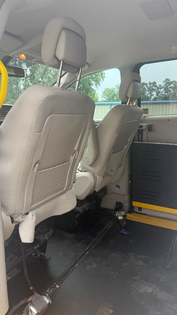 Photo 14 of this DODGE GRAND CARAVAN