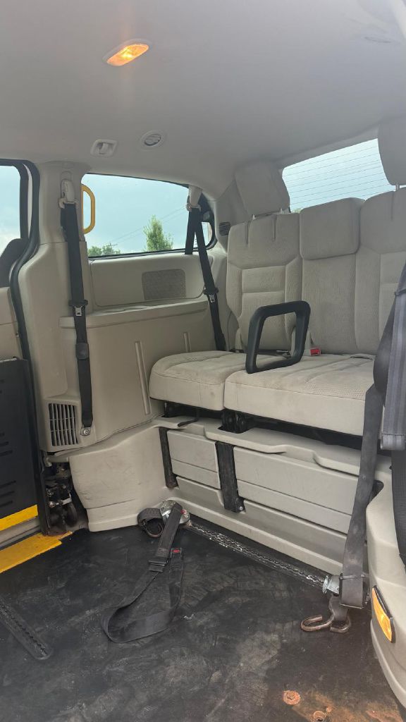 Photo 15 of this DODGE GRAND CARAVAN
