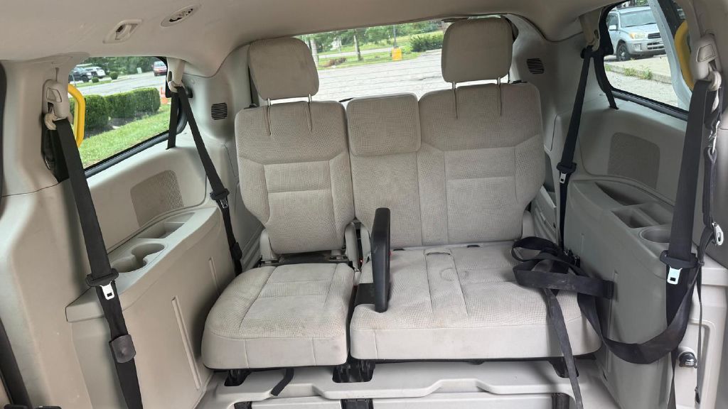 Photo 16 of this DODGE GRAND CARAVAN