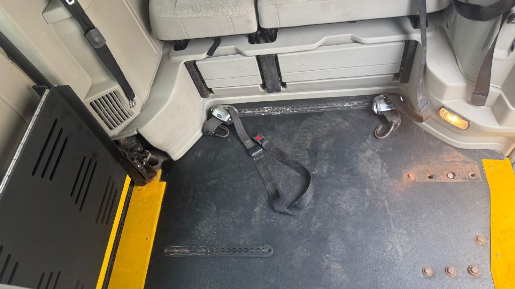 Photo 17 of this DODGE GRAND CARAVAN
