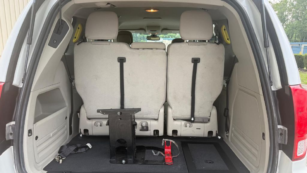 Photo 18 of this DODGE GRAND CARAVAN