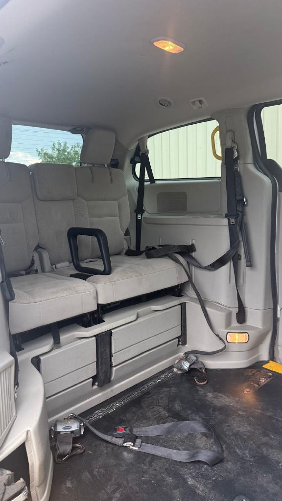 Photo 19 of this DODGE GRAND CARAVAN