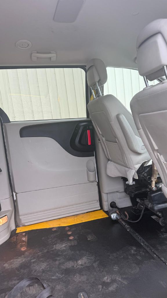 Photo 20 of this DODGE GRAND CARAVAN