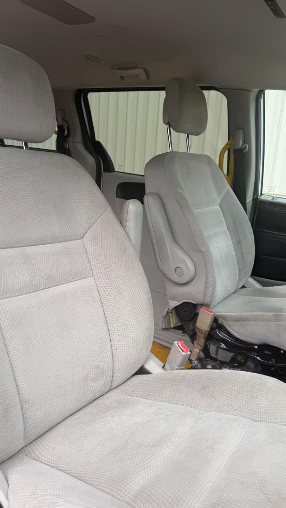 Photo 22 of this DODGE GRAND CARAVAN