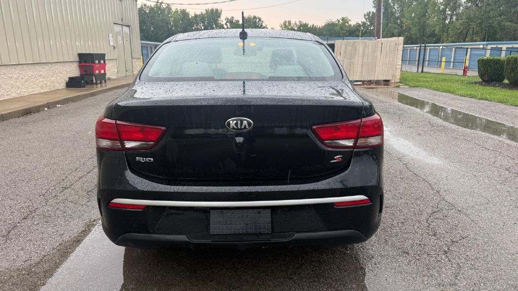 Photo 2 of this KIA RIO
