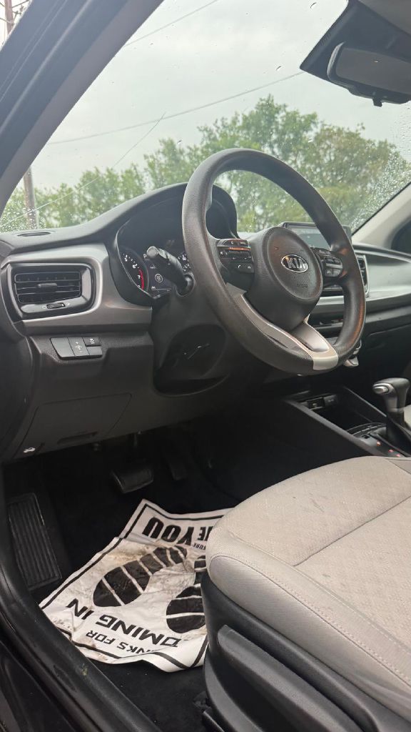 Photo 9 of this KIA RIO