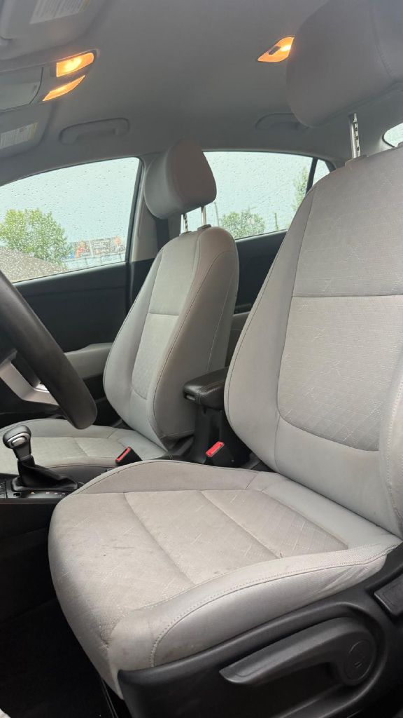 Photo 10 of this KIA RIO