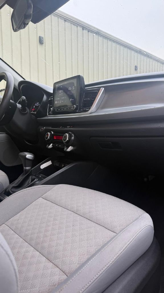 Photo 15 of this KIA RIO