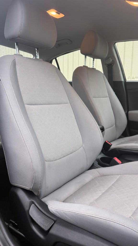 Photo 16 of this KIA RIO