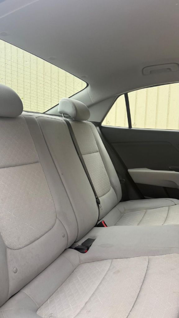 Photo 18 of this KIA RIO
