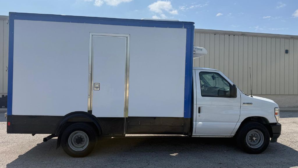 Photo 6 of this FORD ECONOLINE
