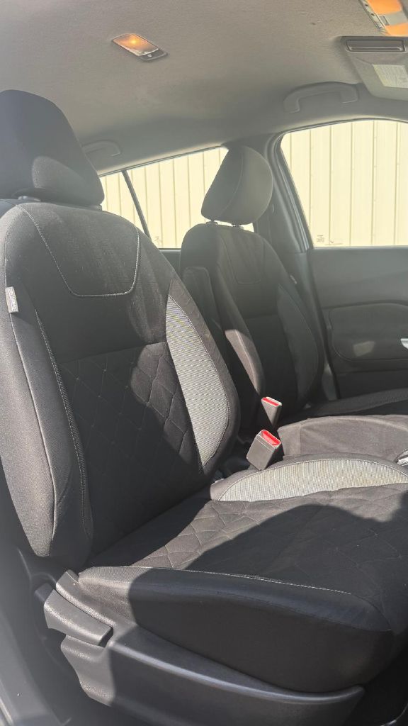 Photo 17 of this NISSAN KICKS