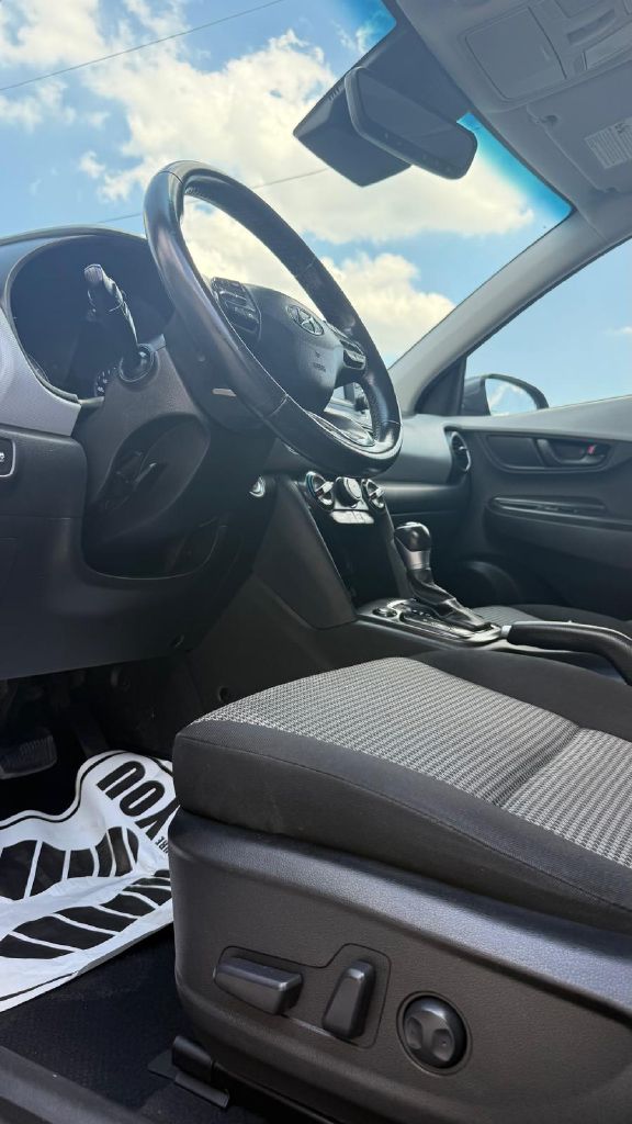 Photo 7 of this HYUNDAI KONA