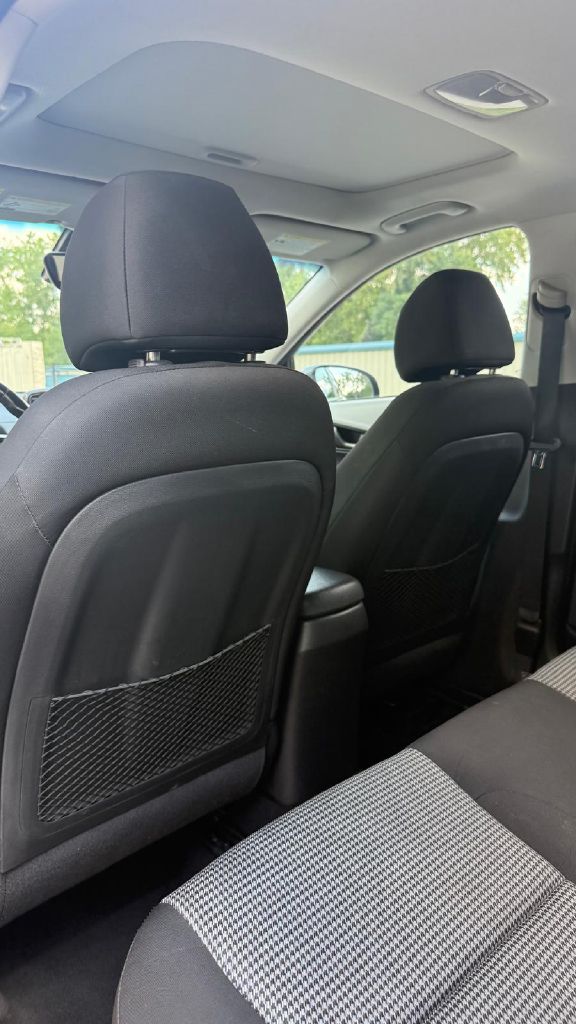 Photo 11 of this HYUNDAI KONA