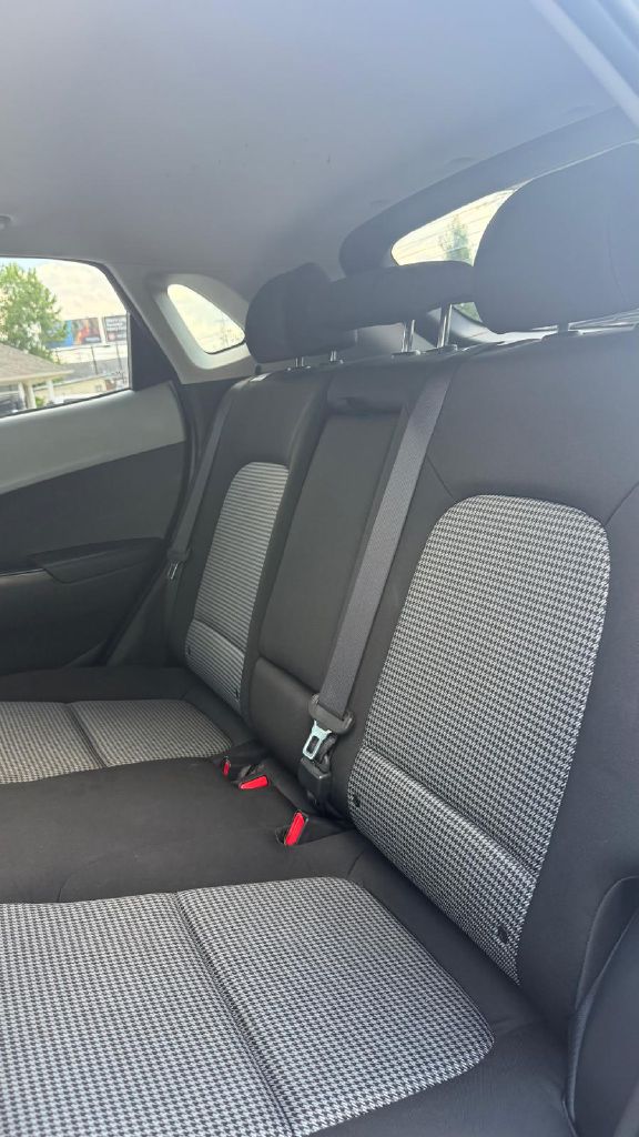 Photo 12 of this HYUNDAI KONA