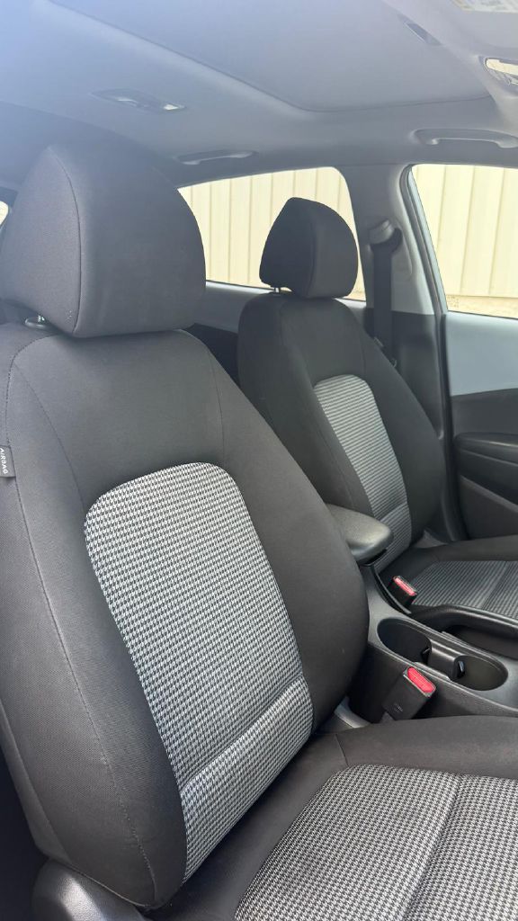 Photo 14 of this HYUNDAI KONA