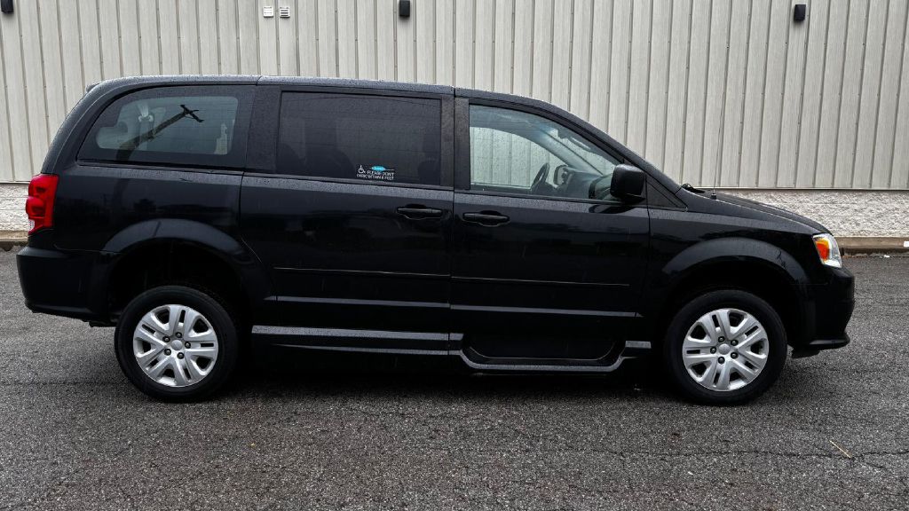 Photo 3 of this DODGE GRAND CARAVAN