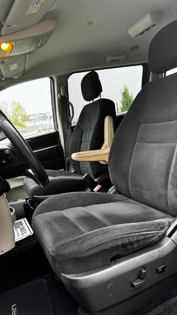 Photo 9 of this DODGE GRAND CARAVAN